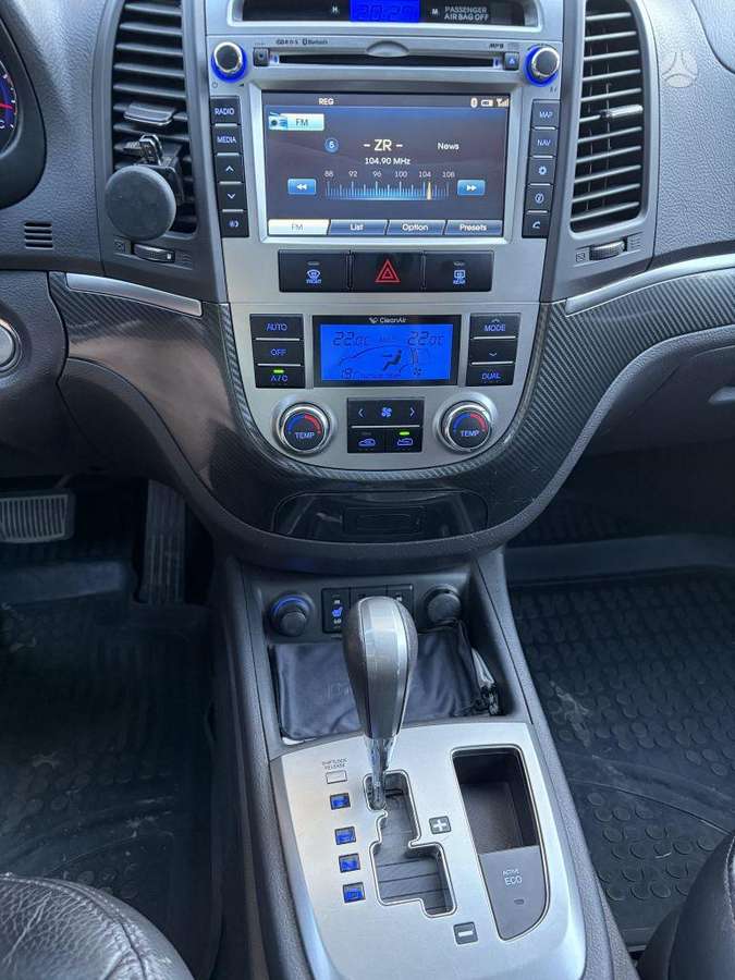 Hyundai Santa 2011 — photo 9