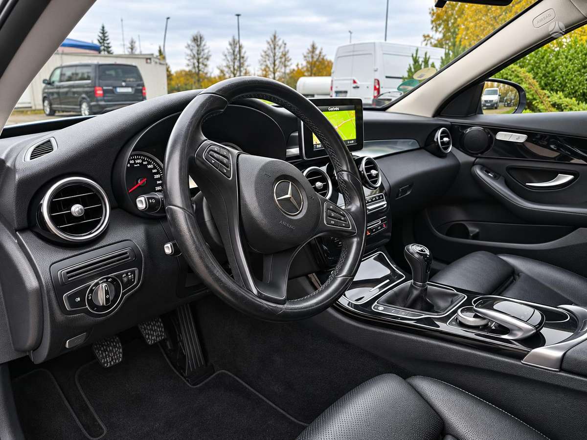 Mercedes-Benz C200 2015 — photo 10