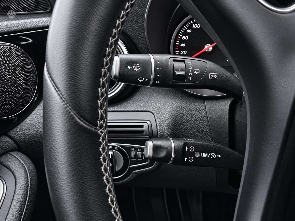 Mercedes-Benz C200 2015 — photo 12