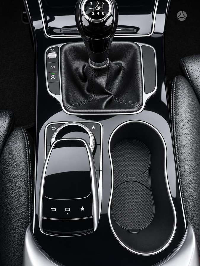 Mercedes-Benz C200 2015 — photo 13