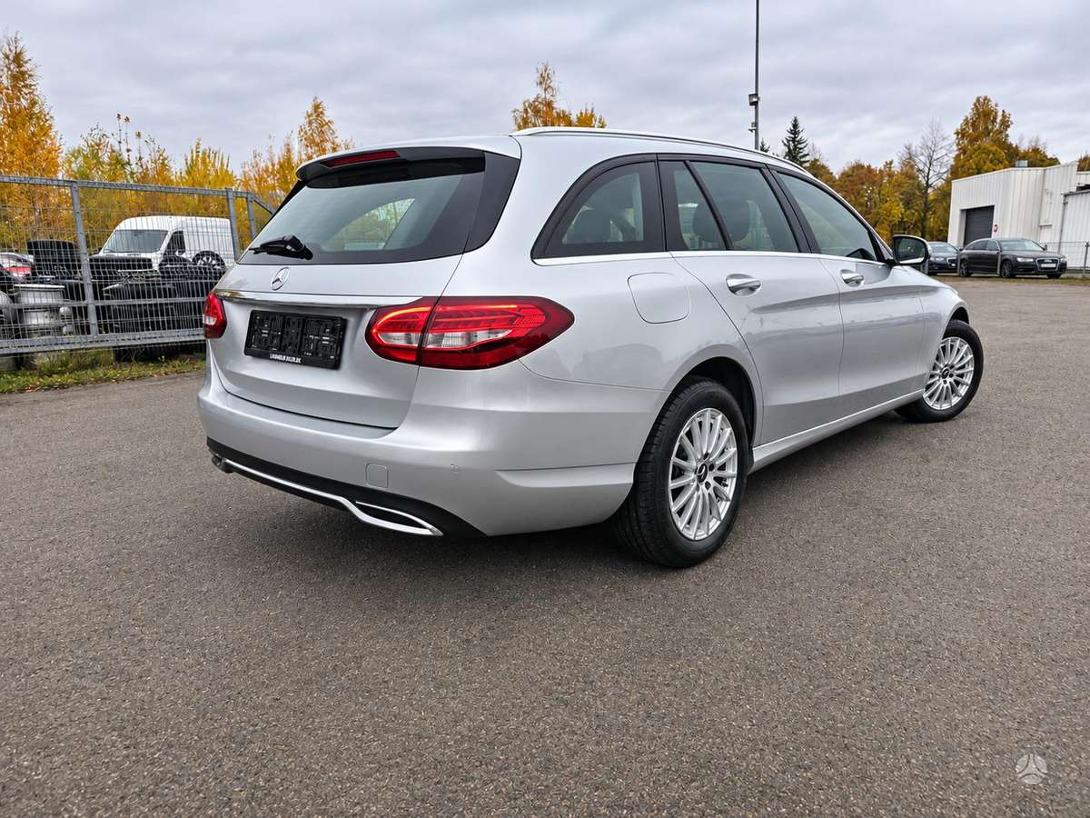 Mercedes-Benz C200 2015 — engine 1598 cm³, 136 HP (100kW)