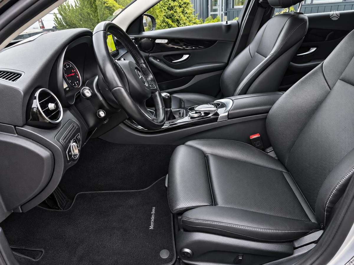 Mercedes-Benz C200 2015 — photo 9