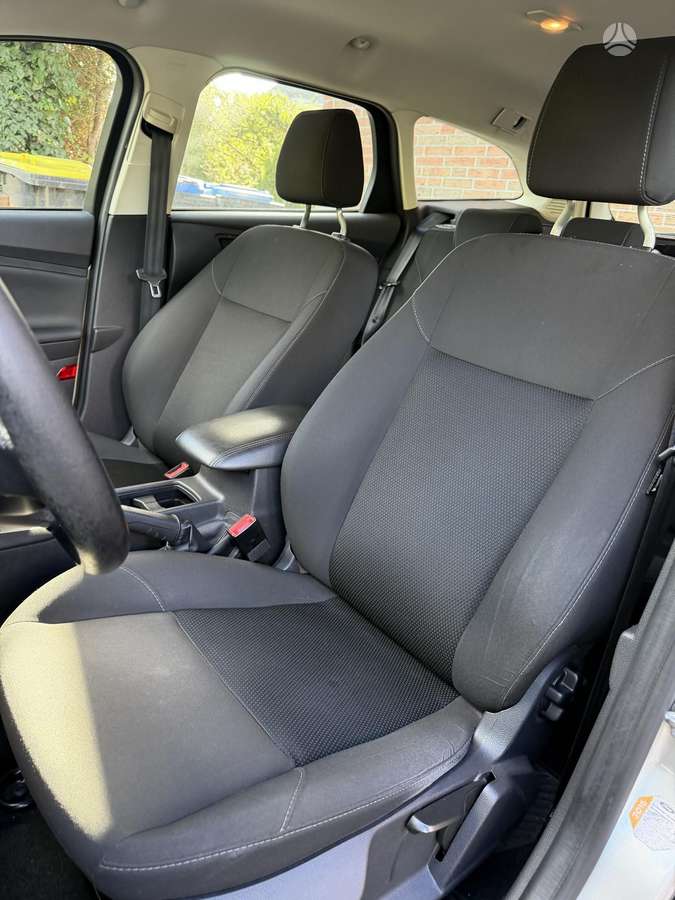 Ford Focus 2015 — photo 10