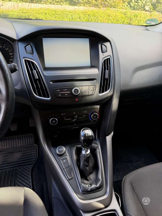 Ford Focus 2015 — photo 16