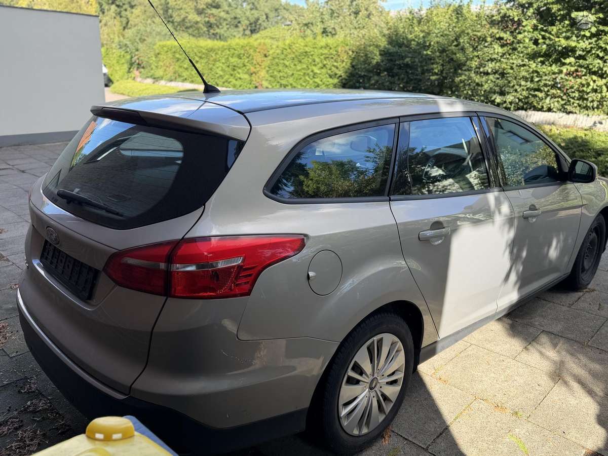 Ford Focus 2015 — engine 1499 cm³, 105 HP (77kW)