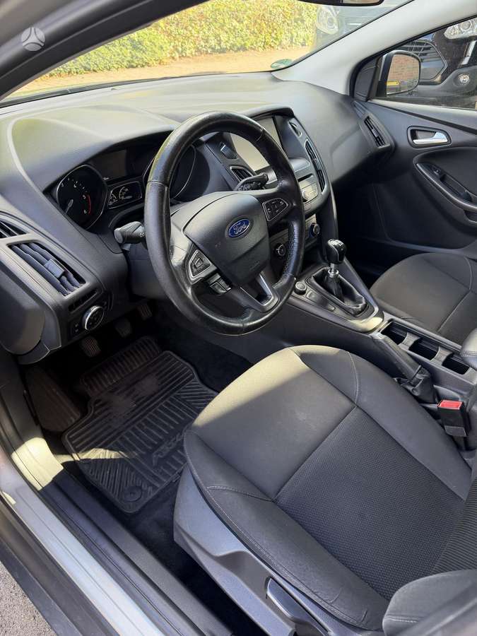 Ford Focus 2015 — photo 9