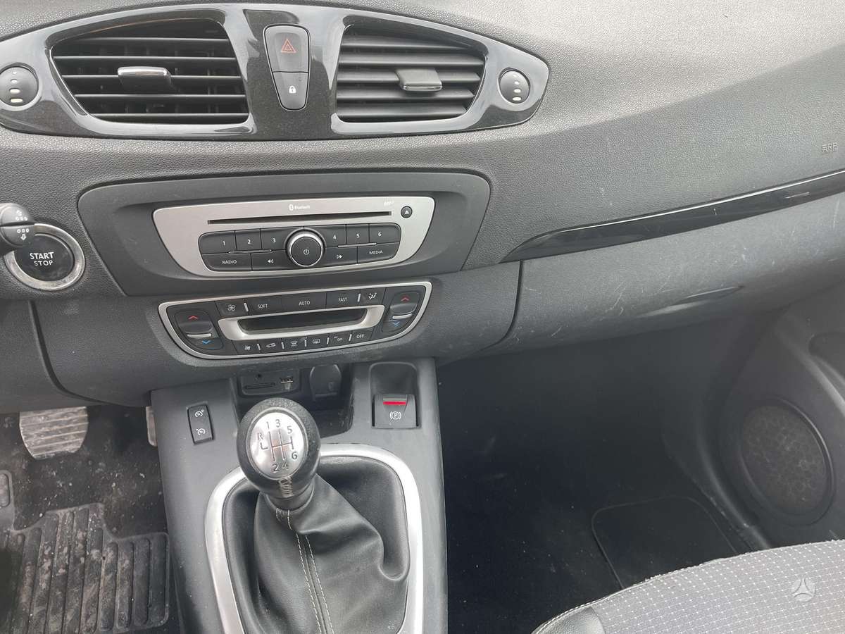 Renault Scenic 2015 — photo 14