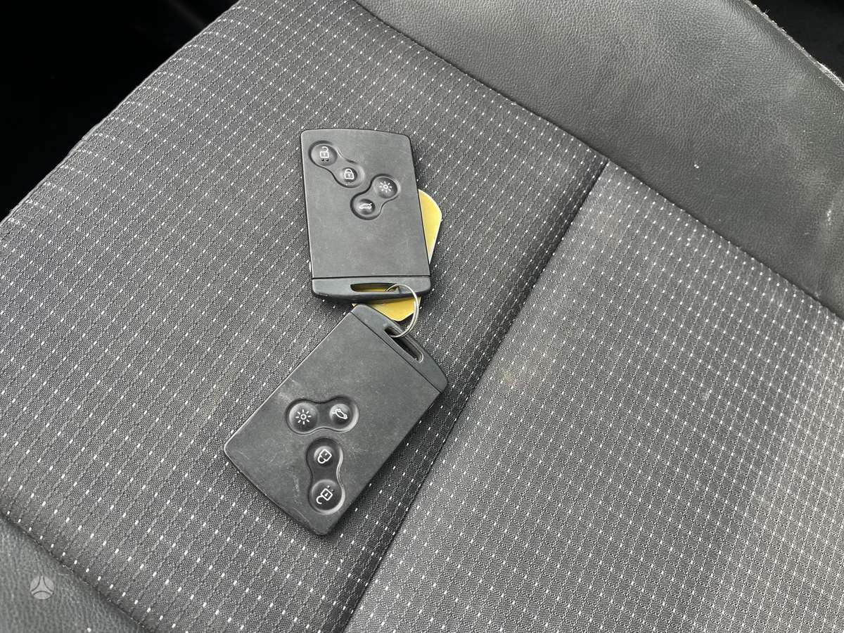 Renault Scenic 2015 — photo 16