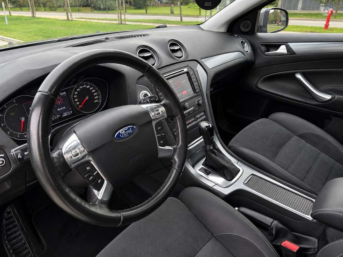Ford Mondeo 2013 — photo 16
