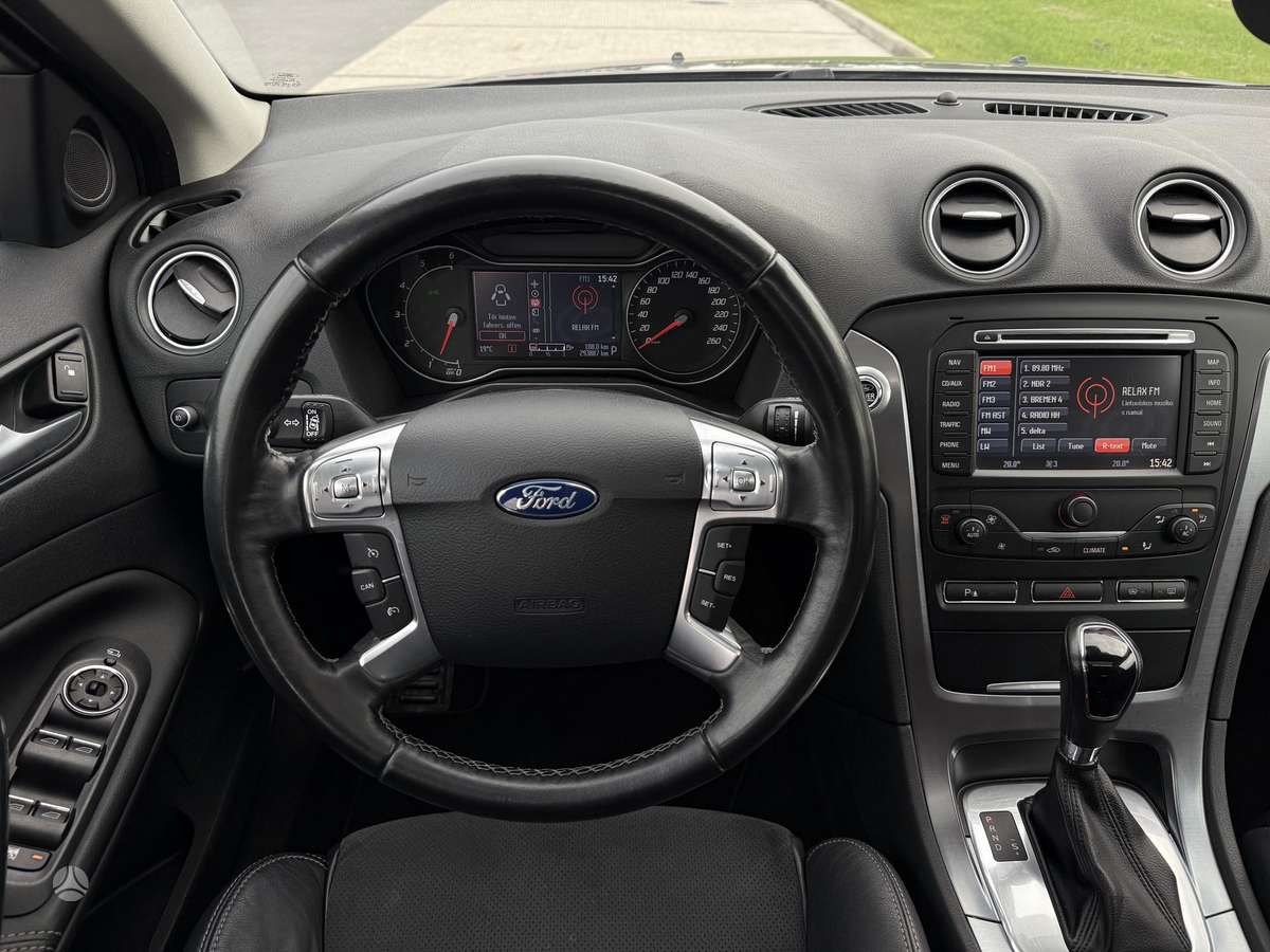 Ford Mondeo 2013 — photo 18