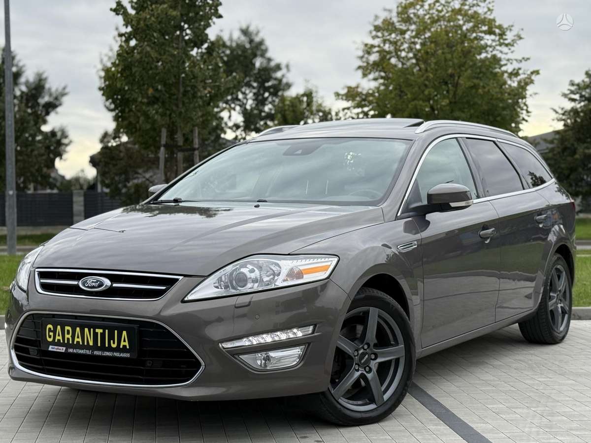 Ford Mondeo 2013 — rear view