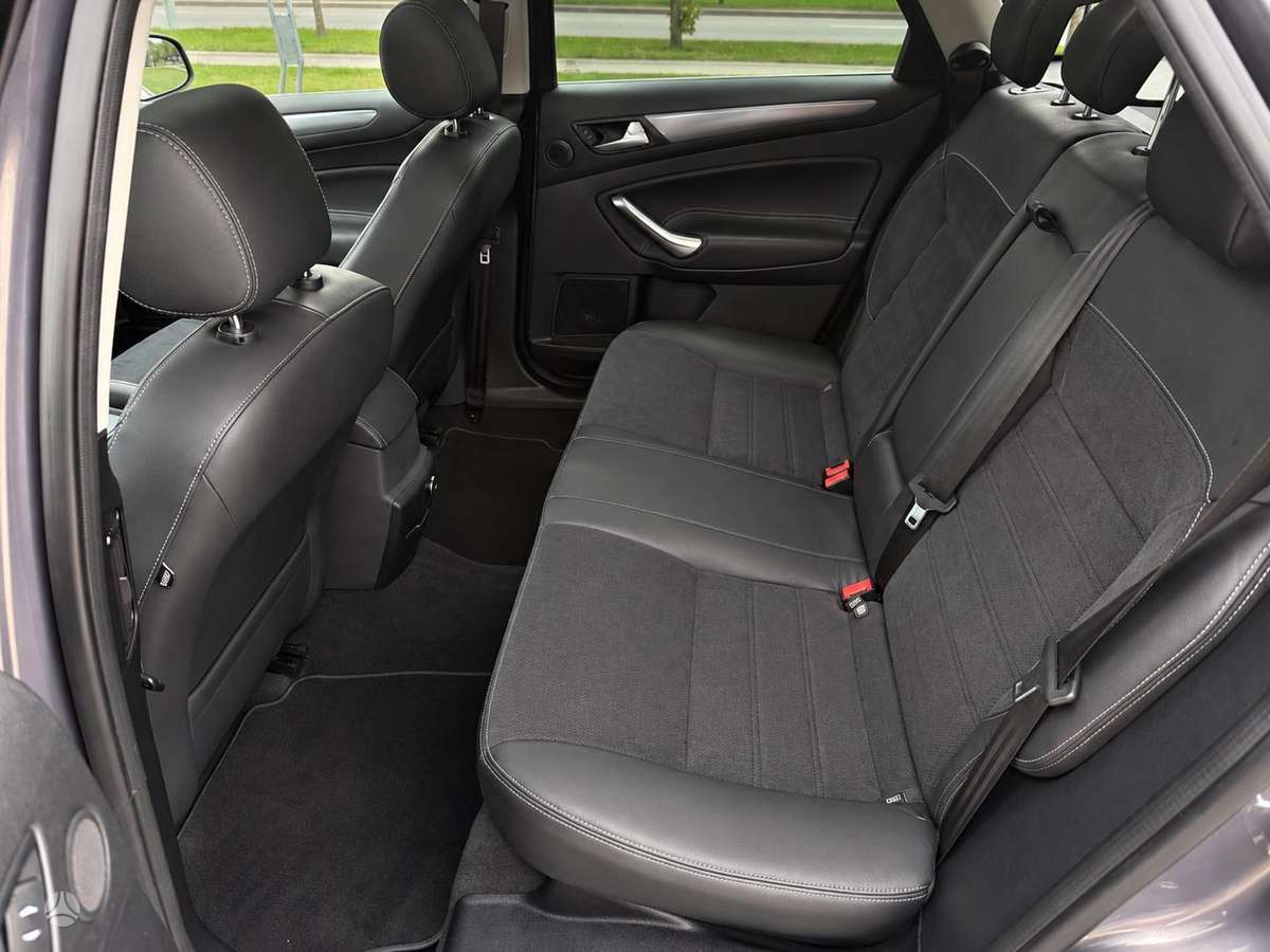 Ford Mondeo 2013 — photo 22