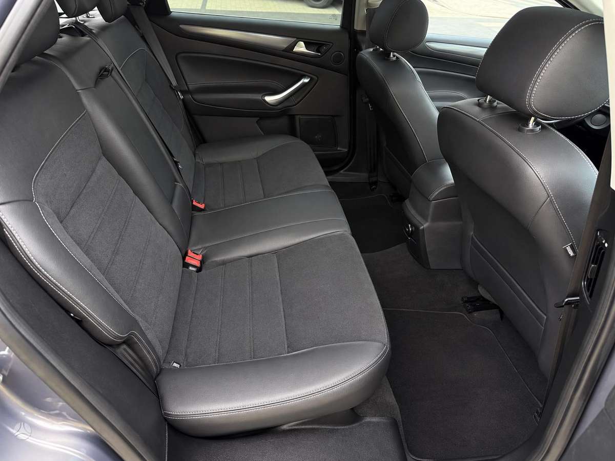 Ford Mondeo 2013 — photo 23