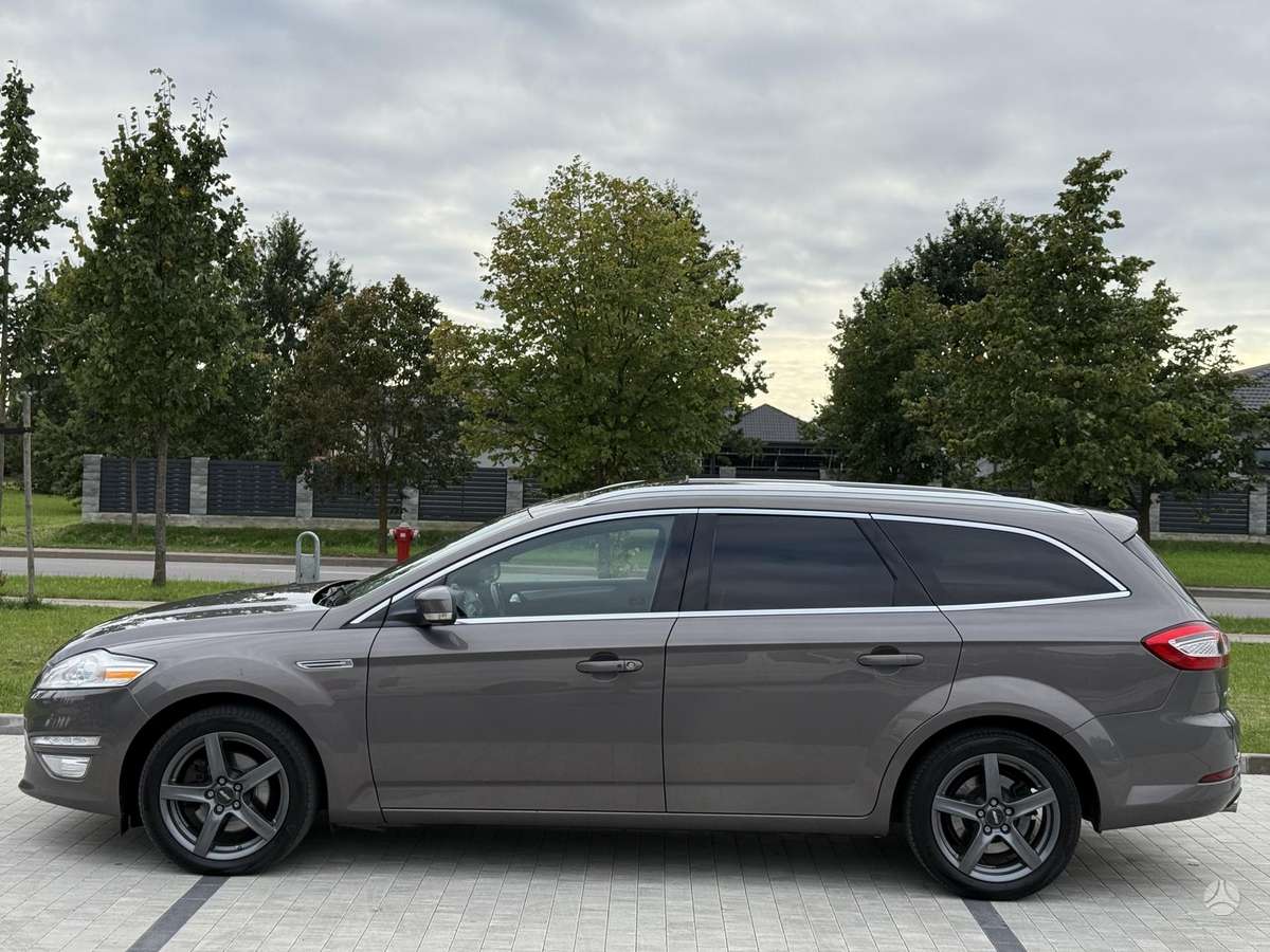 Ford Mondeo 2013 — interior