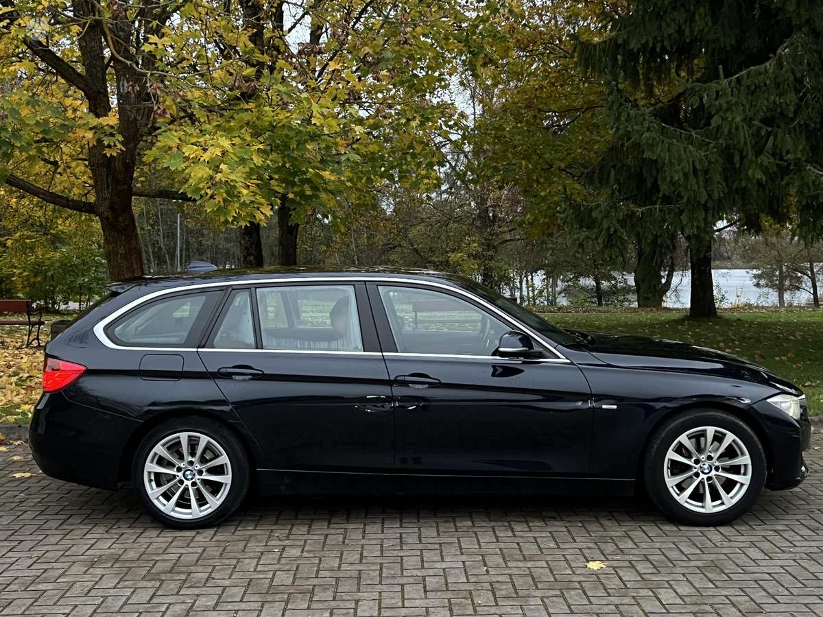 BMW 320 2013 — салон