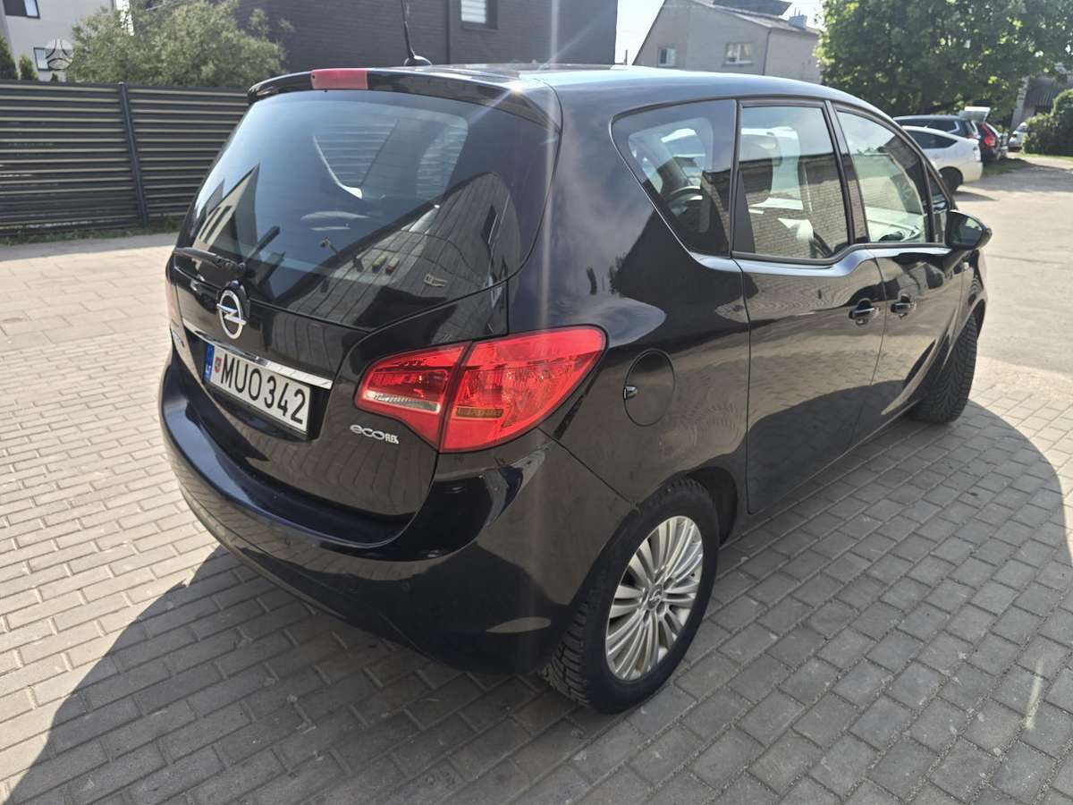 Opel Meriva 2012 — салон