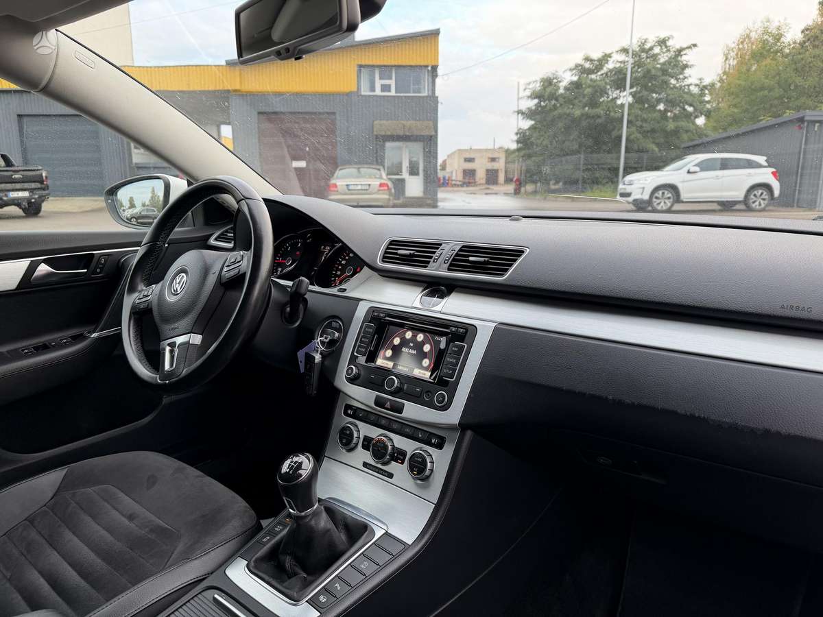 Volkswagen Passat 2013 — photo 12