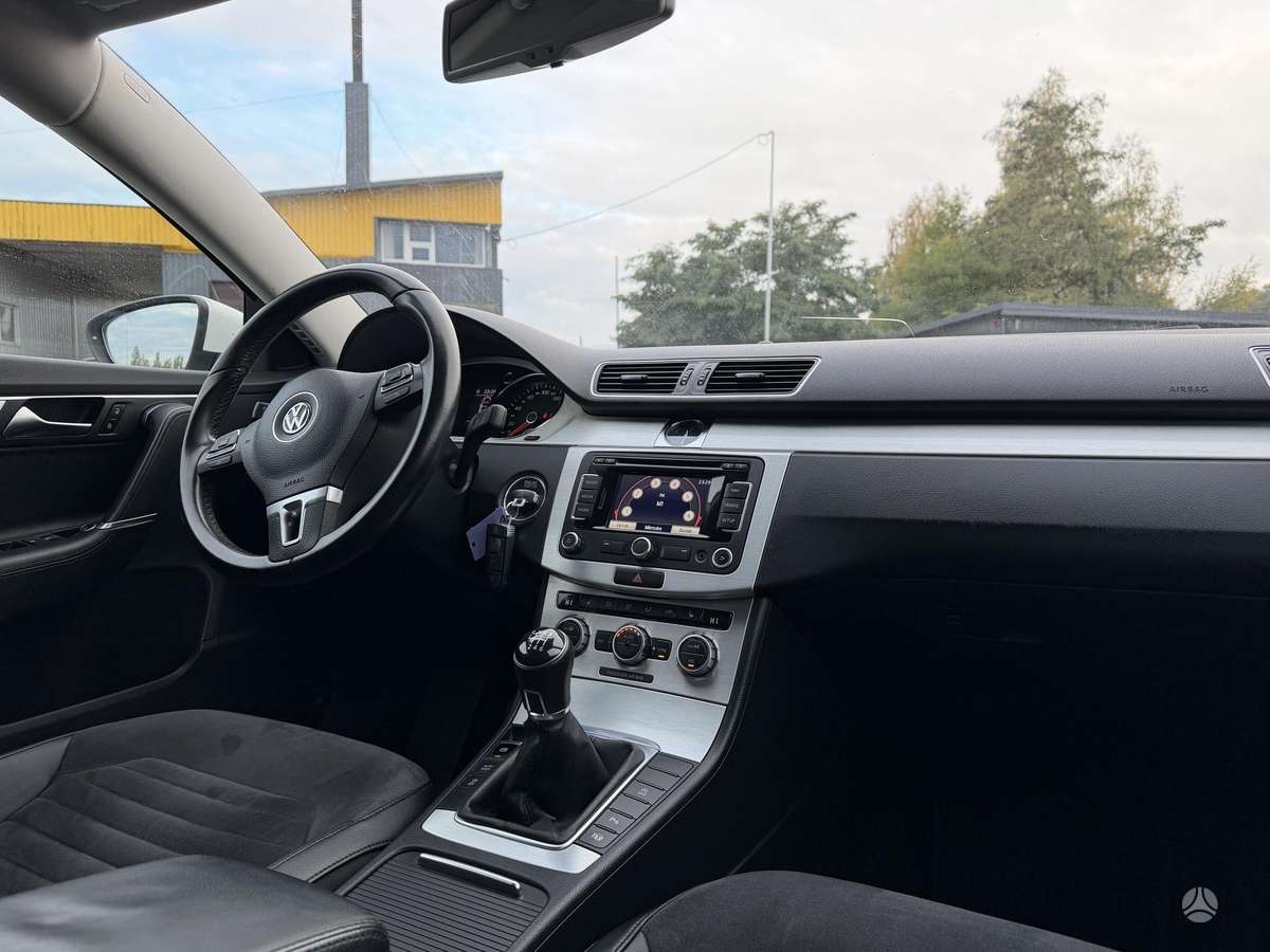 Volkswagen Passat 2013 — photo 15