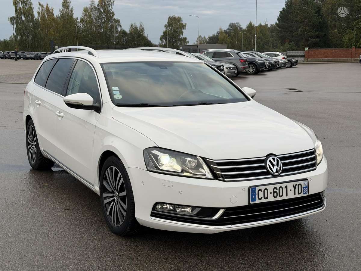 Volkswagen Passat 2013 — rear view