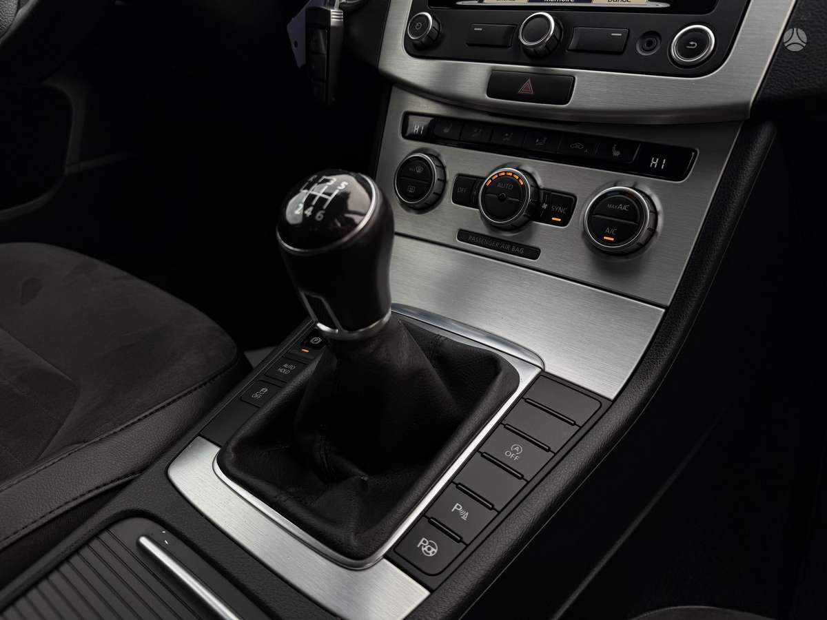 Volkswagen Passat 2013 — photo 21