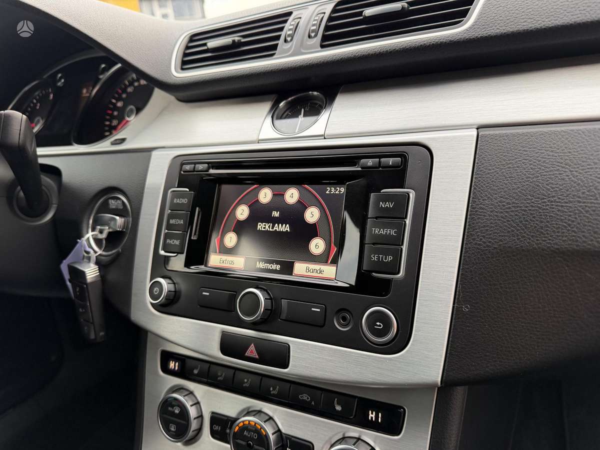 Volkswagen Passat 2013 — photo 22