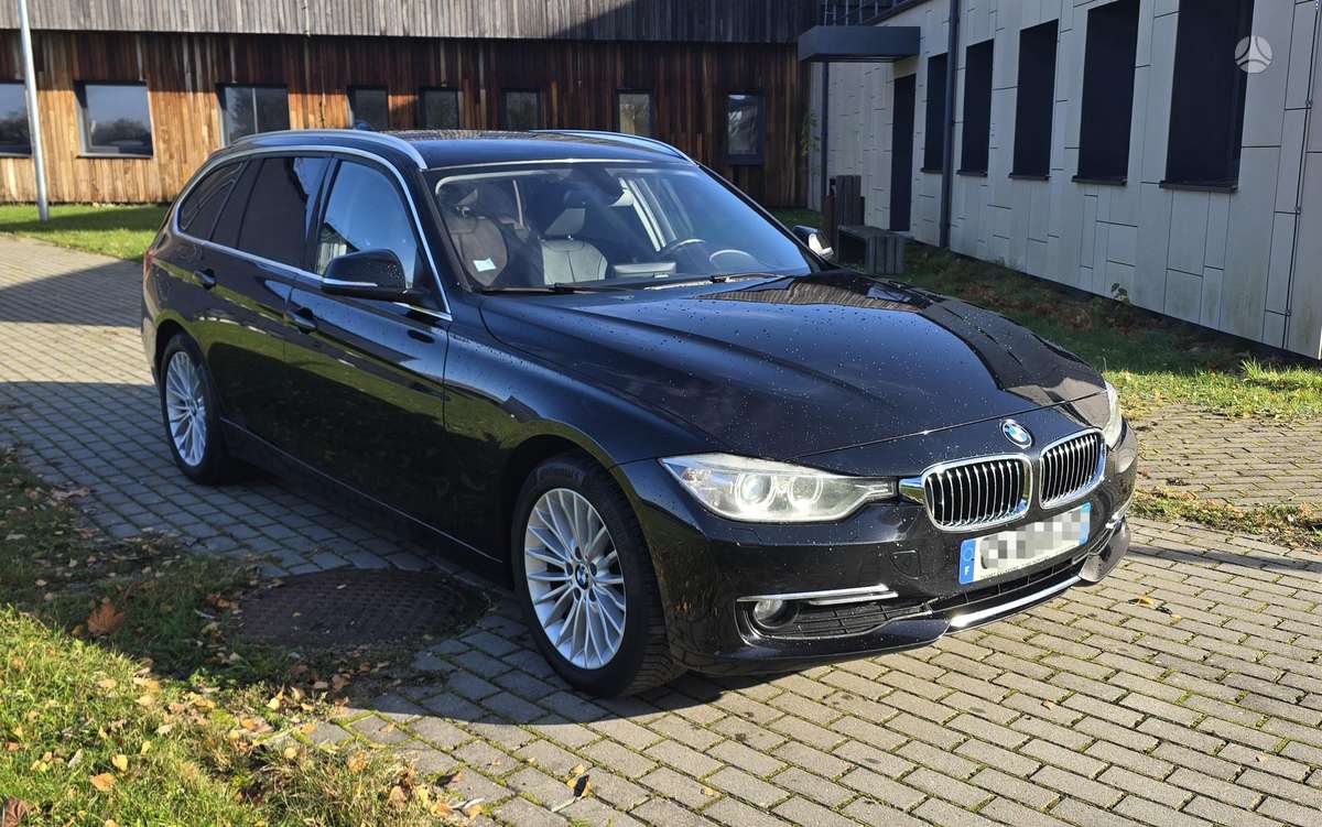 BMW 320 2012 — вигляд ззаду