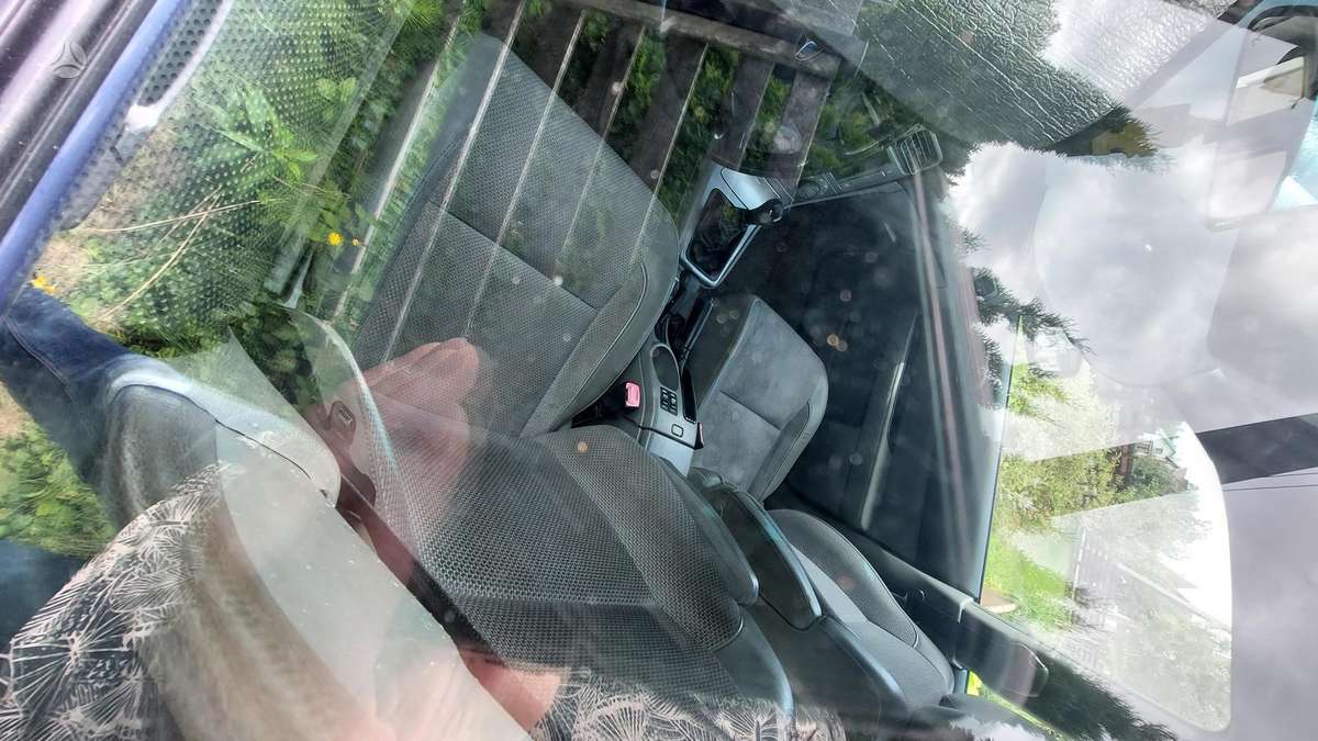 Subaru Forester 2004 — interior