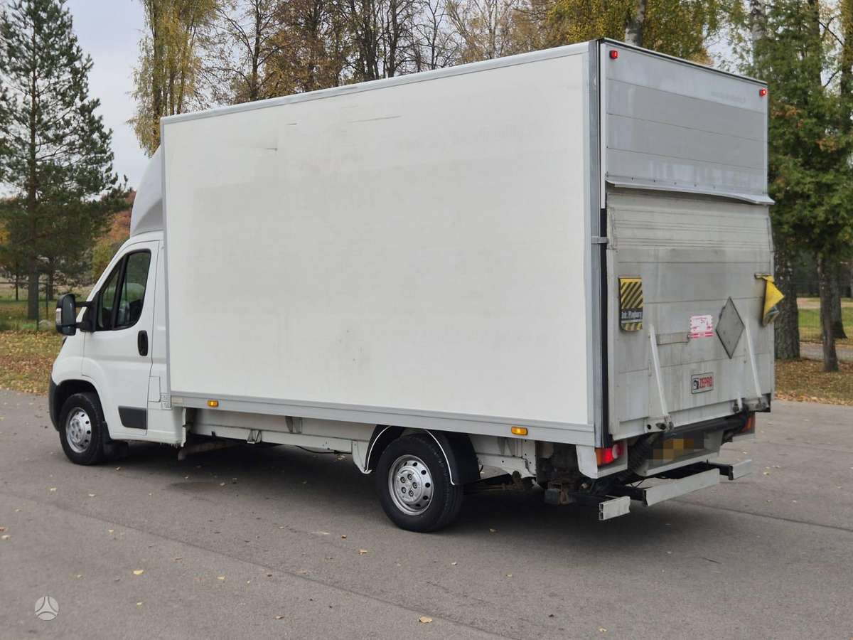Peugeot Boxer 2015 — вигляд ззаду