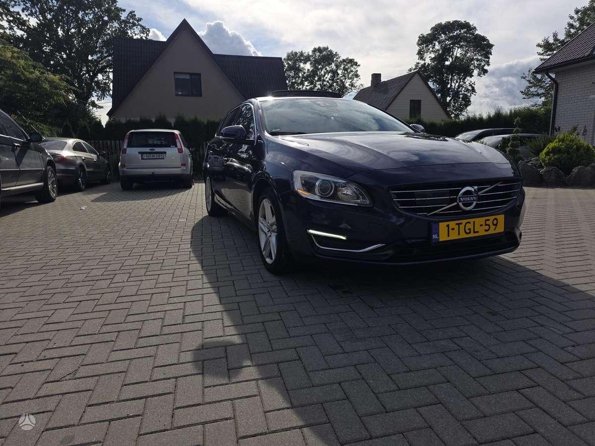 Volvo V60 2014 — вигляд ззаду