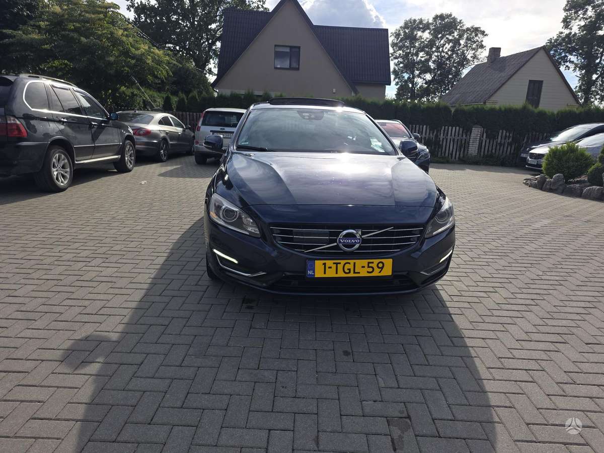 Volvo V60 2014 — салон