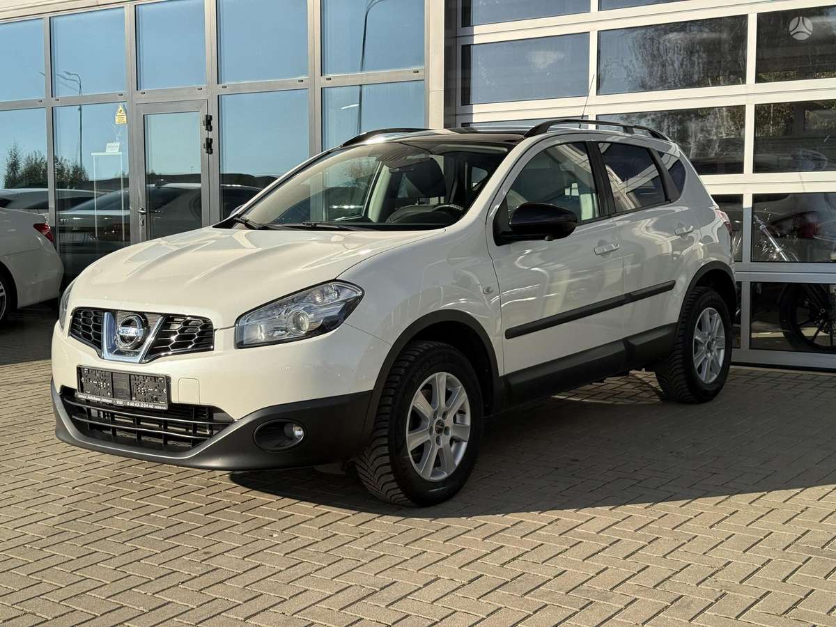 Nissan Qashqai 2013 — rear view