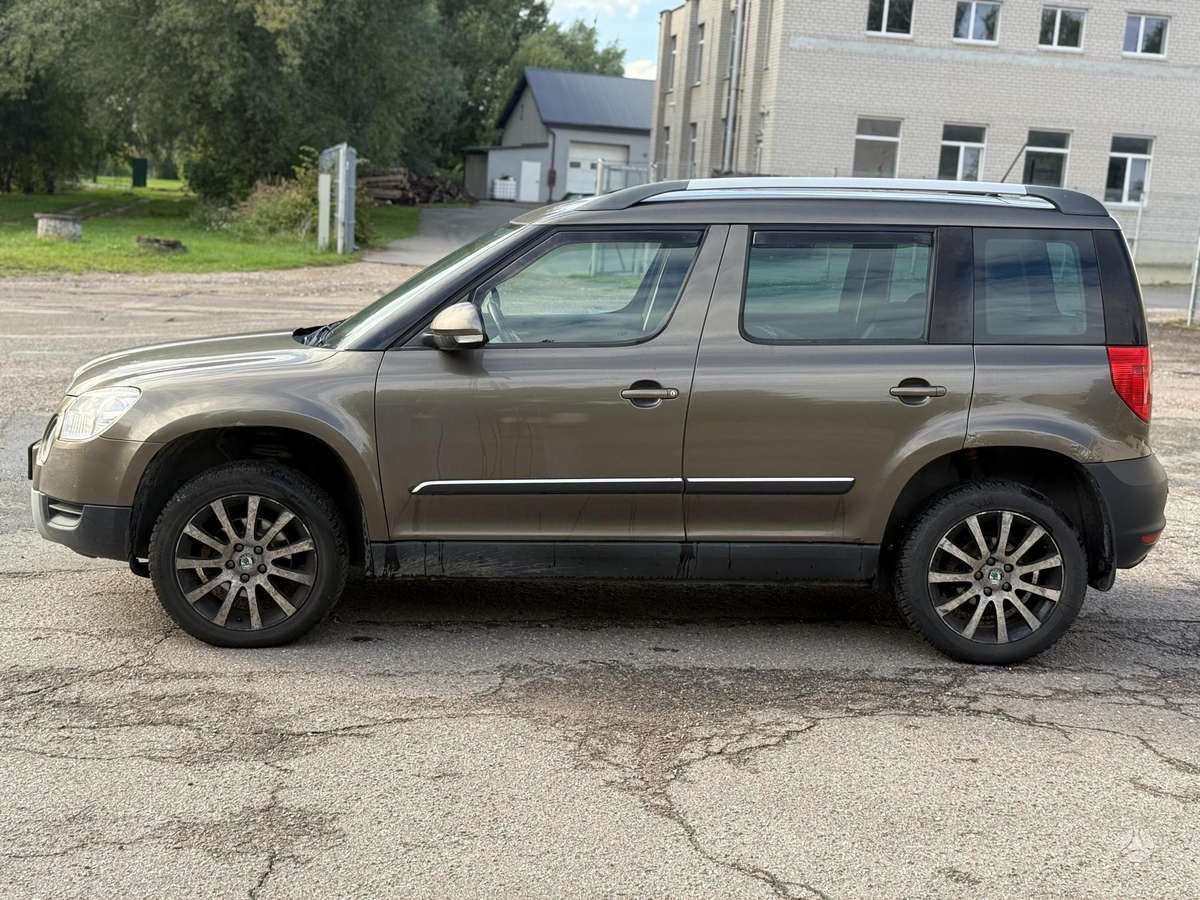 Skoda Yeti 2012 — rear view