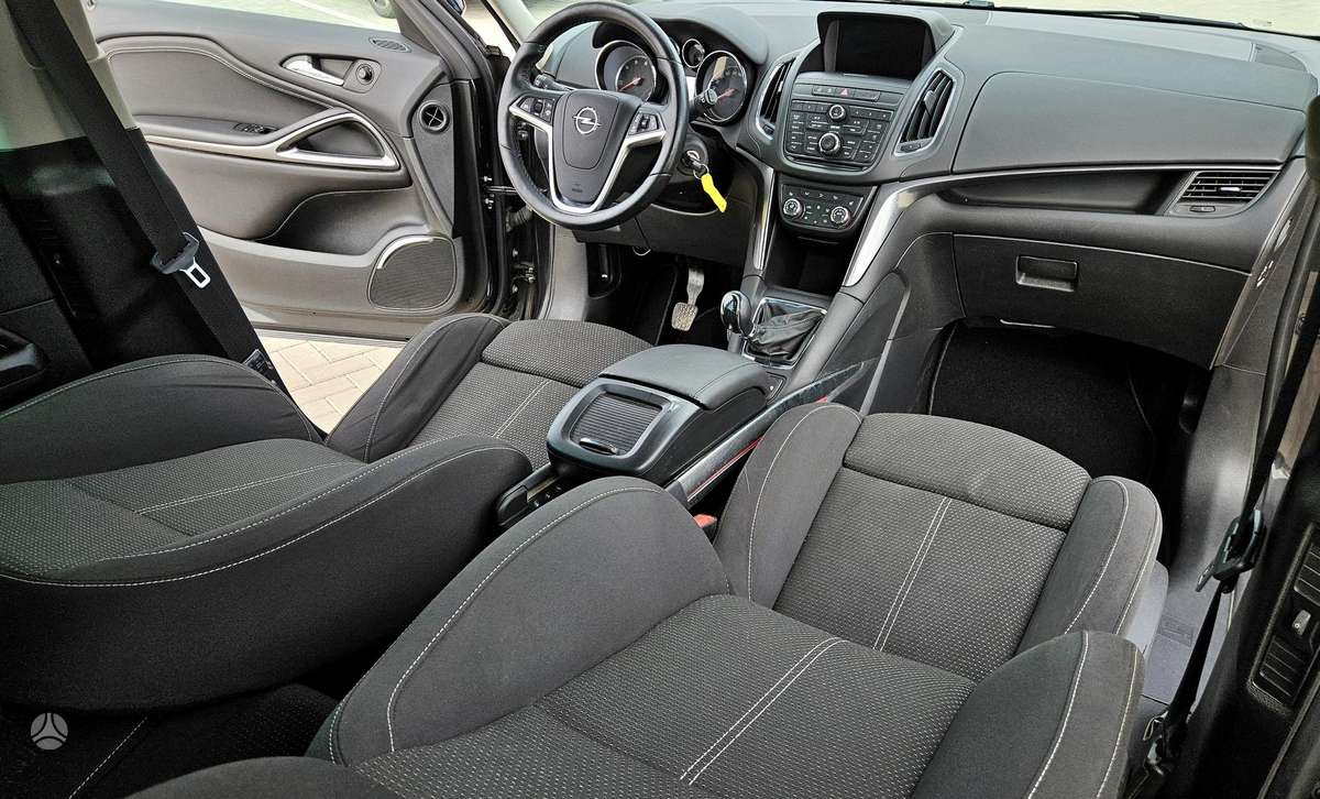 Opel Zafira 2012 — photo 10