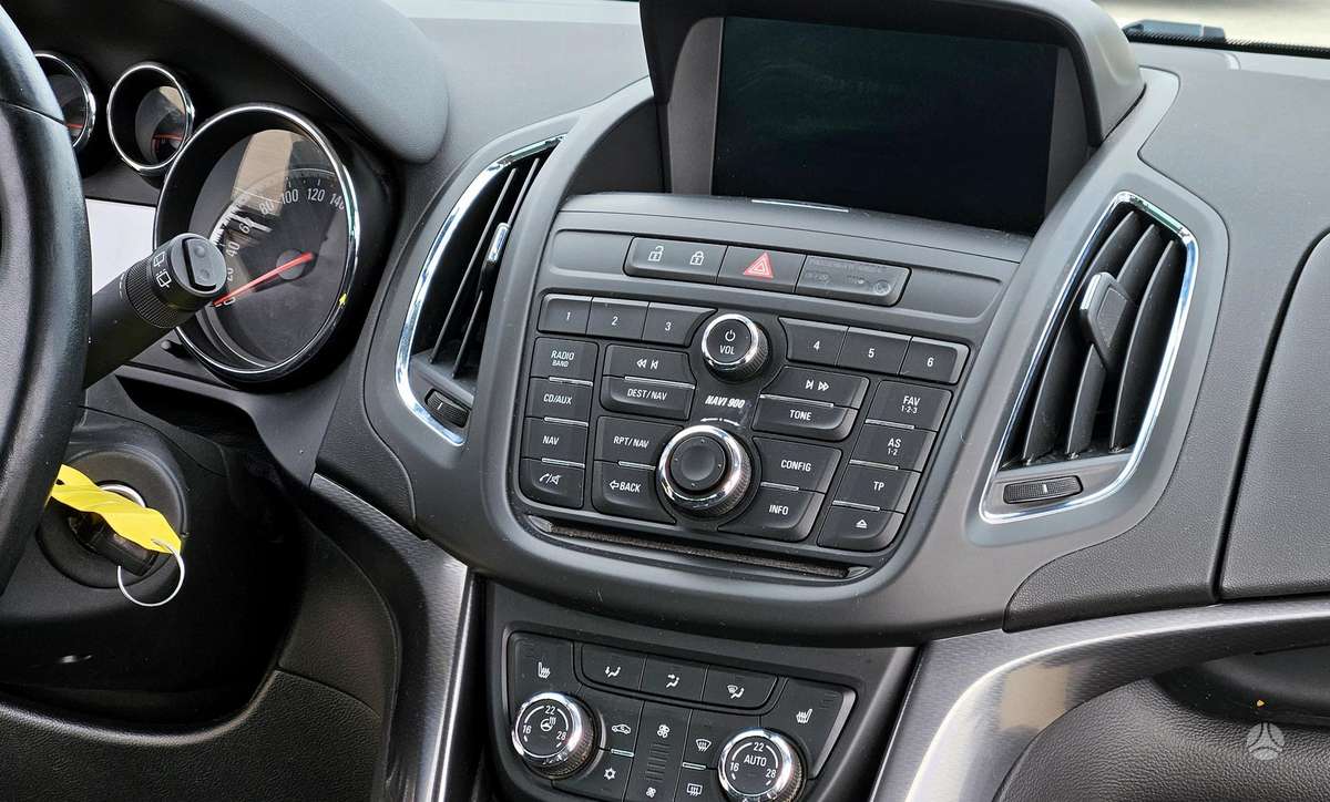 Opel Zafira 2012 — photo 11
