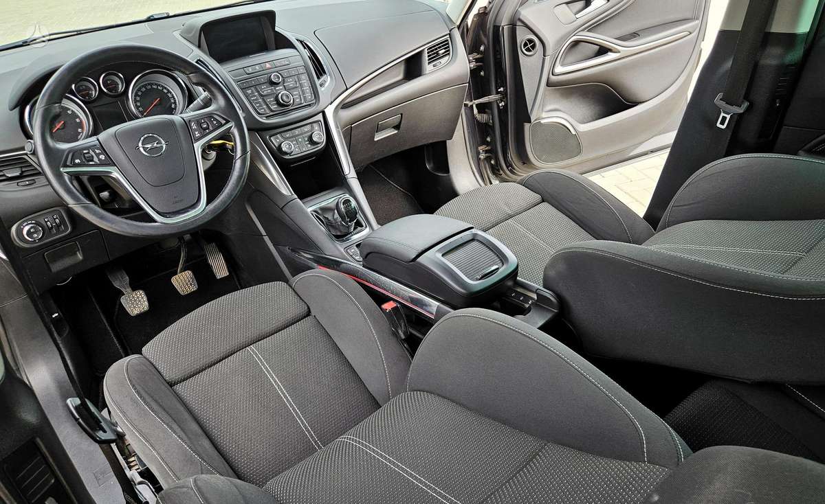 Opel Zafira 2012 — photo 12