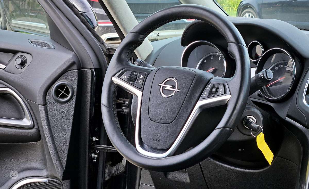 Opel Zafira 2012 — photo 13