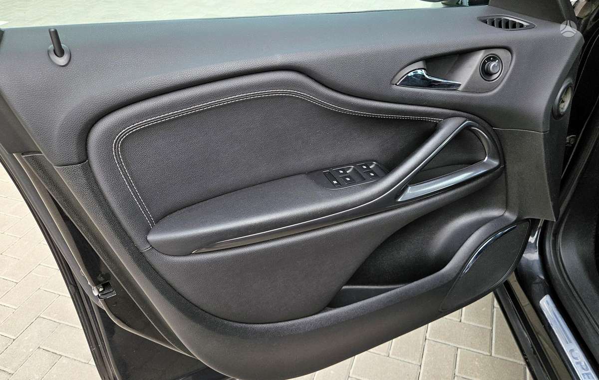 Opel Zafira 2012 — photo 16