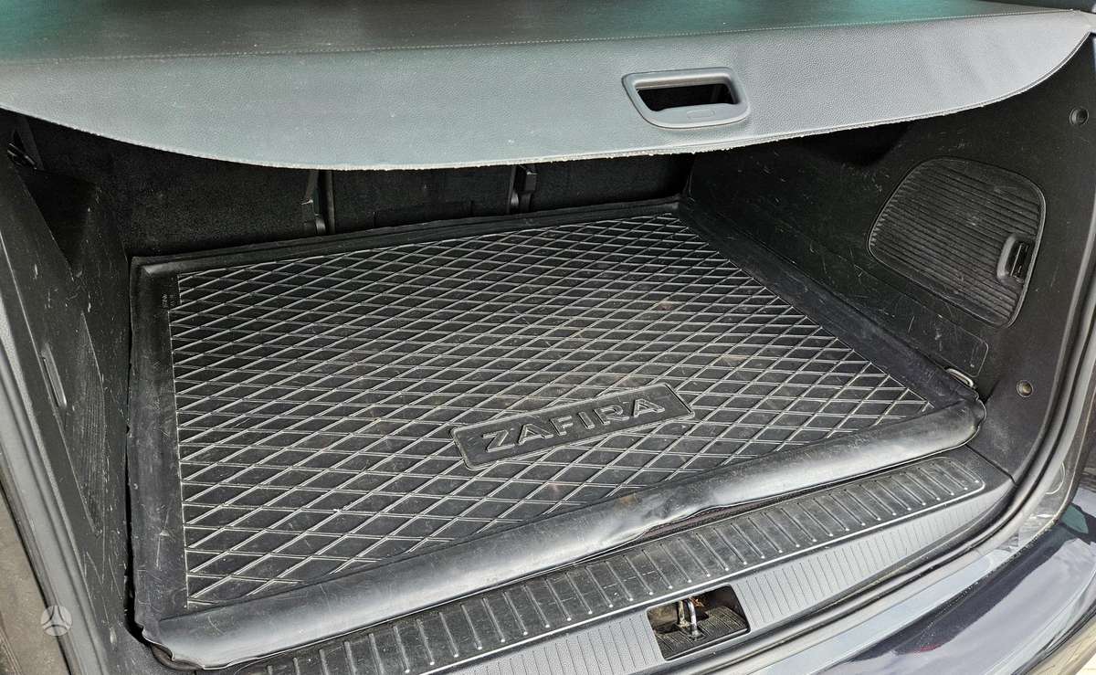 Opel Zafira 2012 — photo 19