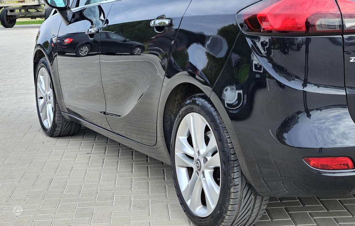 Opel Zafira 2012 — photo 8