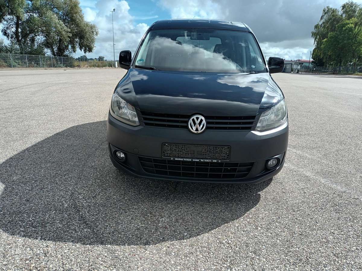 Volkswagen Caddy 2011 — rear view