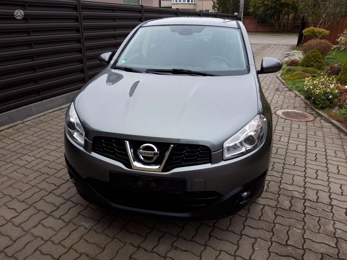 Nissan Qashqai 2012 — rear view