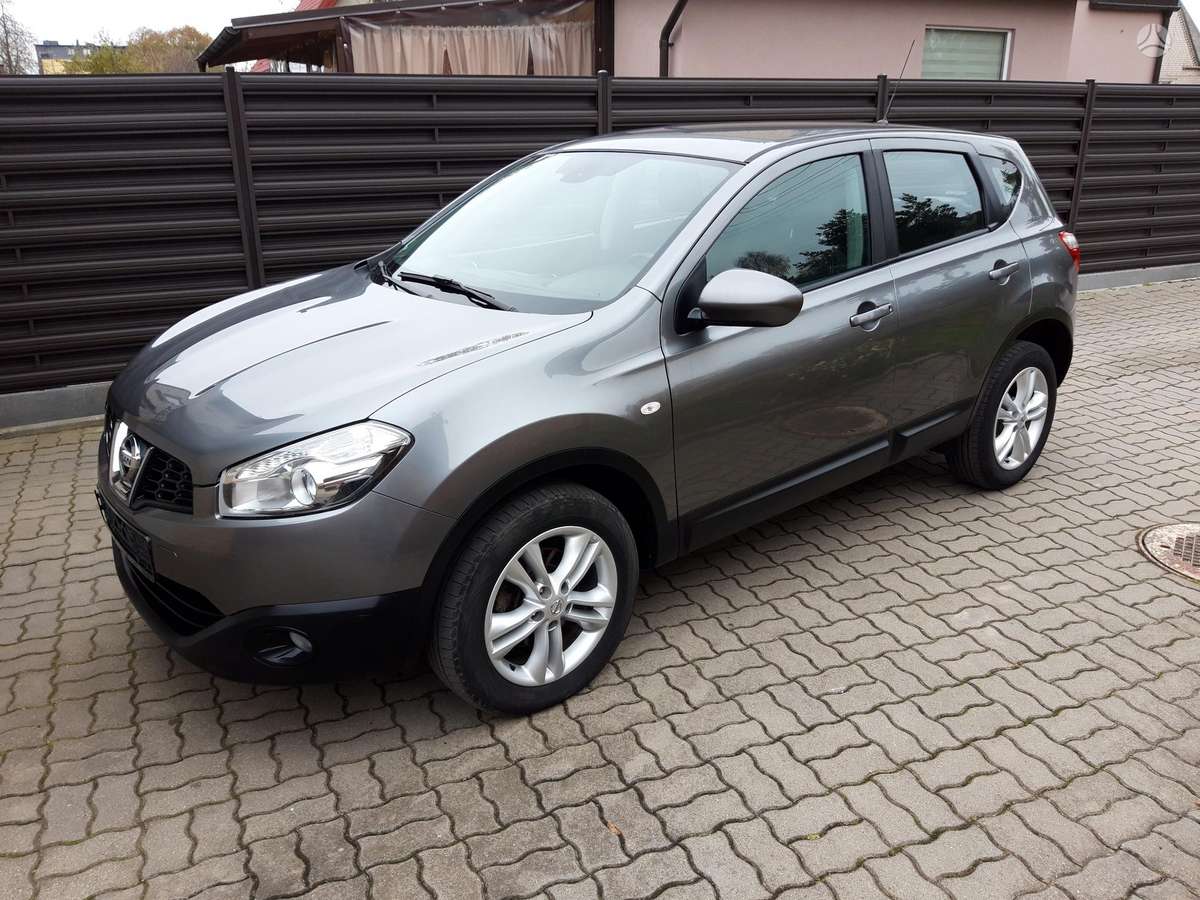 Nissan Qashqai 2012 — interior
