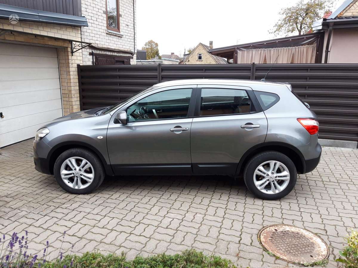 Nissan Qashqai 2012 — engine 1598 cm³, 131 HP (96kW)