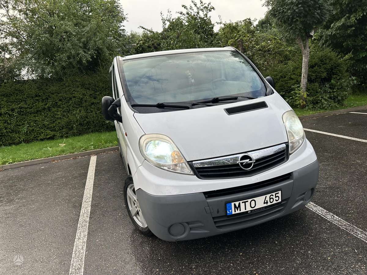 Opel Vivaro 2007 — interior