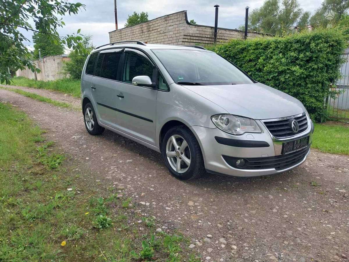 Volkswagen Touran 2007 — rear view