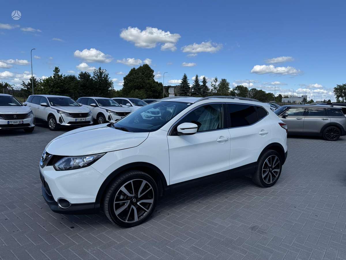 Nissan Qashqai 2015 — interior