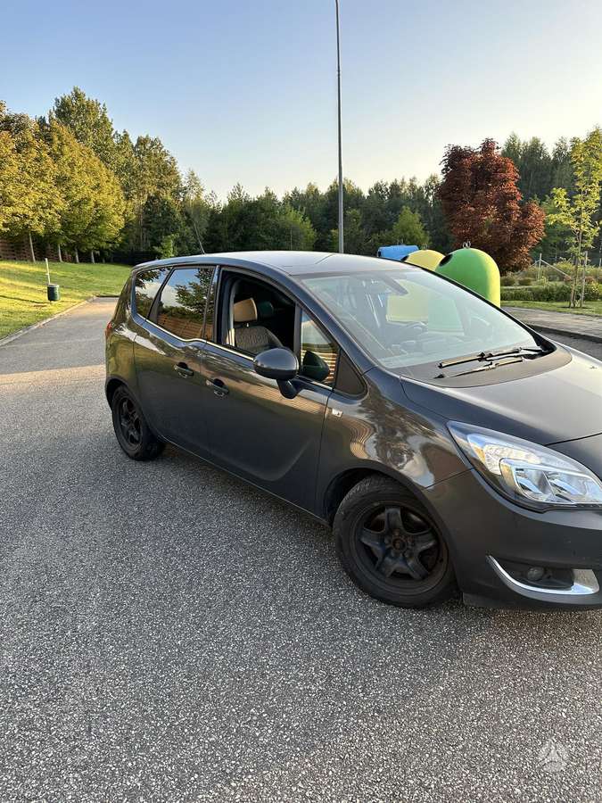 Opel Meriva 2014 — rear view