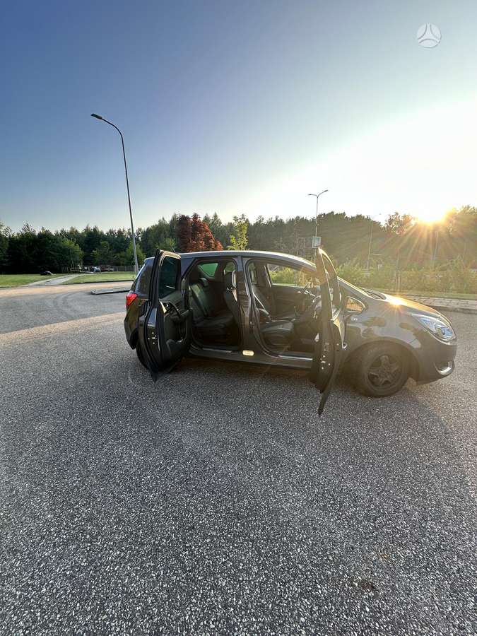 Opel Meriva 2014 — interior
