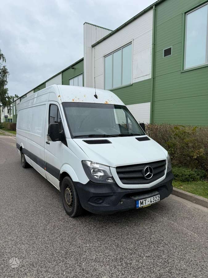 Mercedes-Benz Sprinter 2013 — rear view