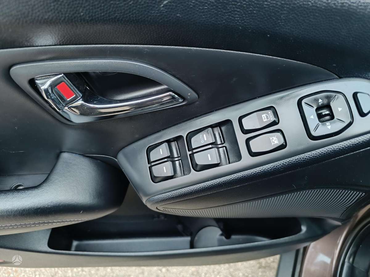 Hyundai ix35 2011 — photo 11